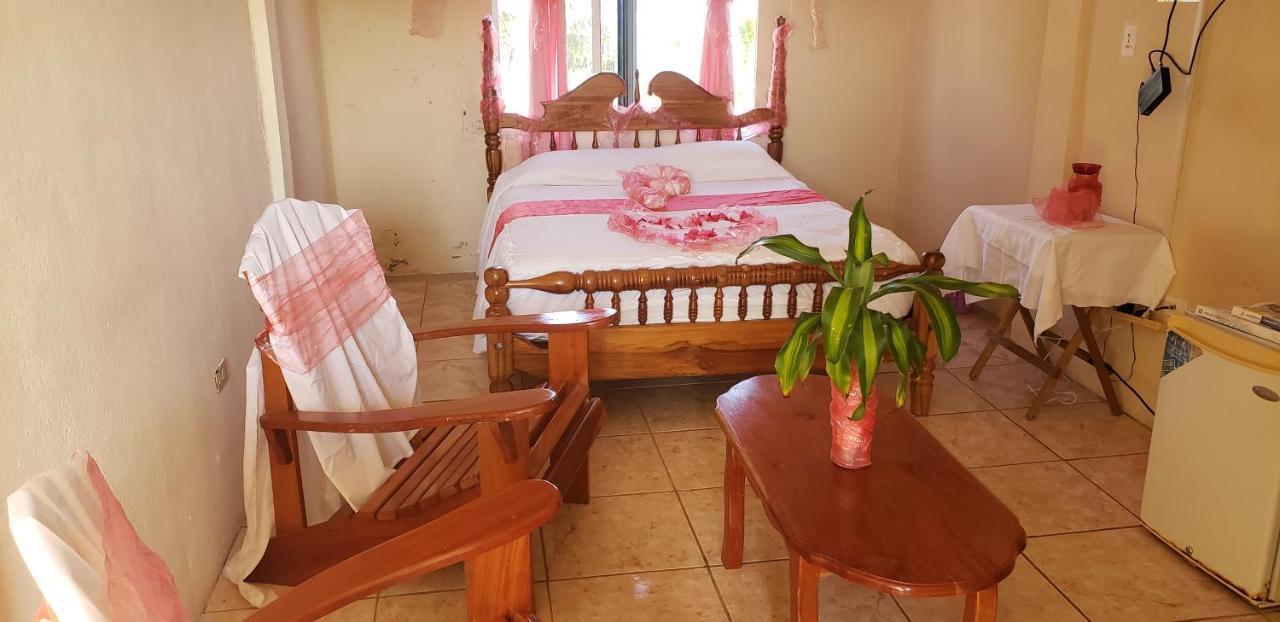Pal'S On The Beach - Dangriga, Belize Luaran gambar