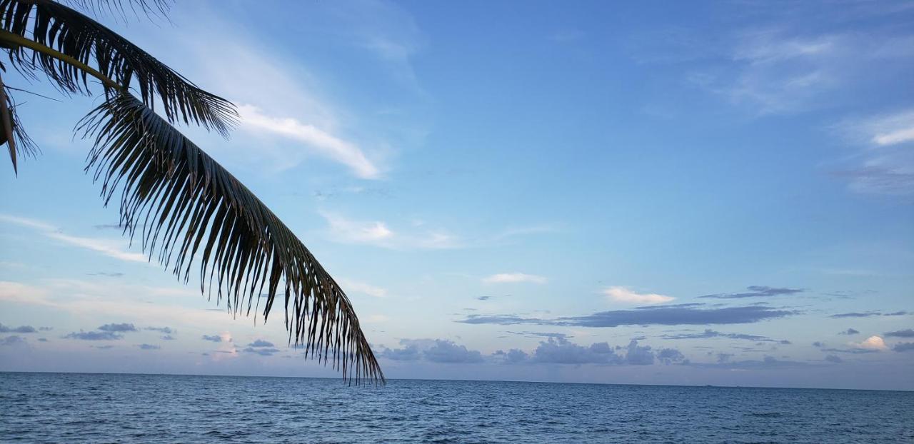 Pal'S On The Beach - Dangriga, Belize Luaran gambar