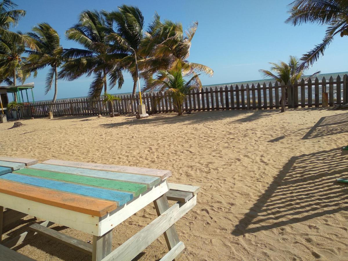 Pal'S On The Beach - Dangriga, Belize Luaran gambar