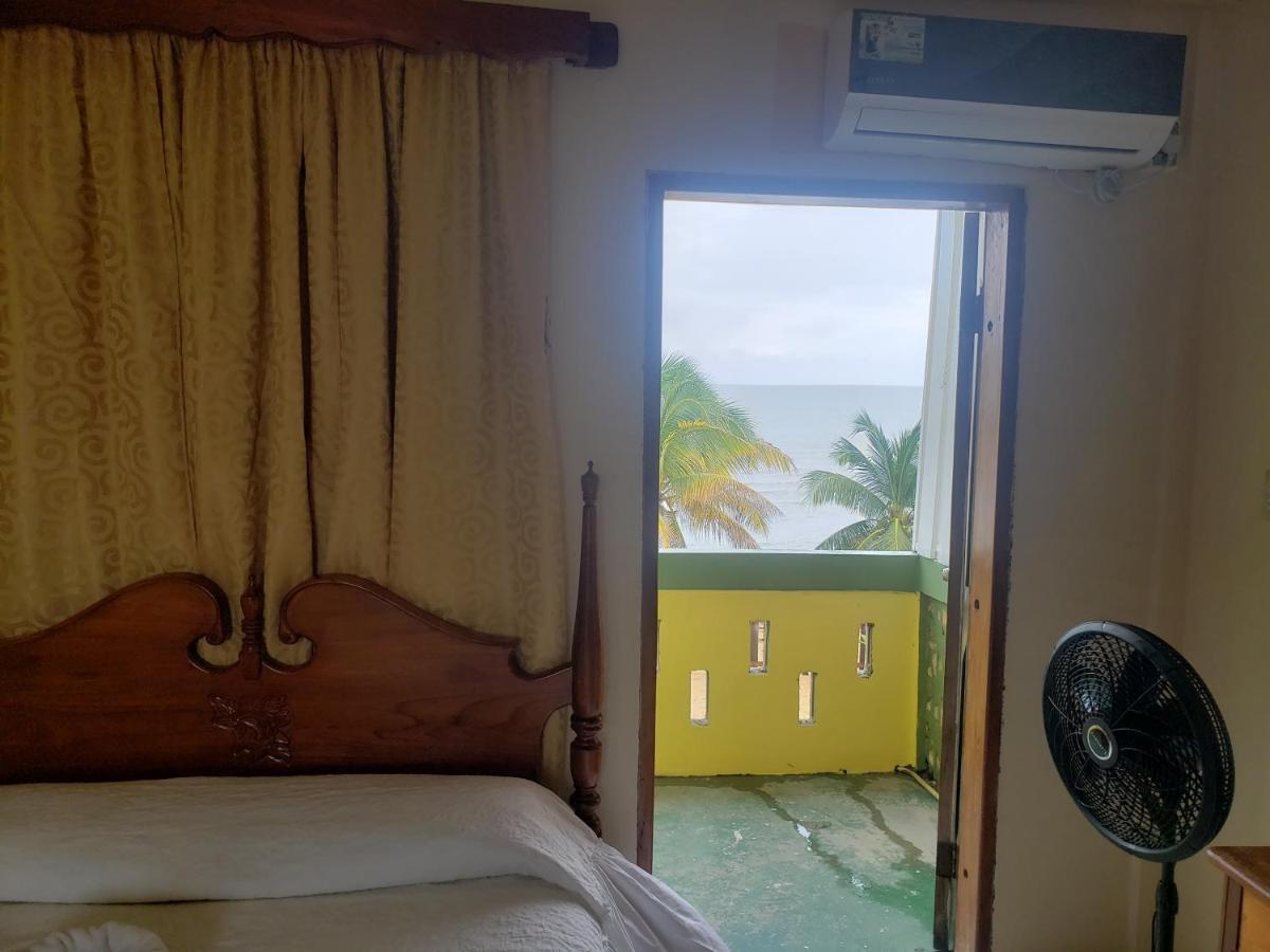 Pal'S On The Beach - Dangriga, Belize Luaran gambar